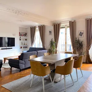 Marvellous Sunbathed 3br At The Heart Of Apartamento París